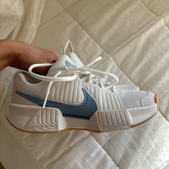 NWT Women’s Nike Tennis Shoes - Picture 4 of 4